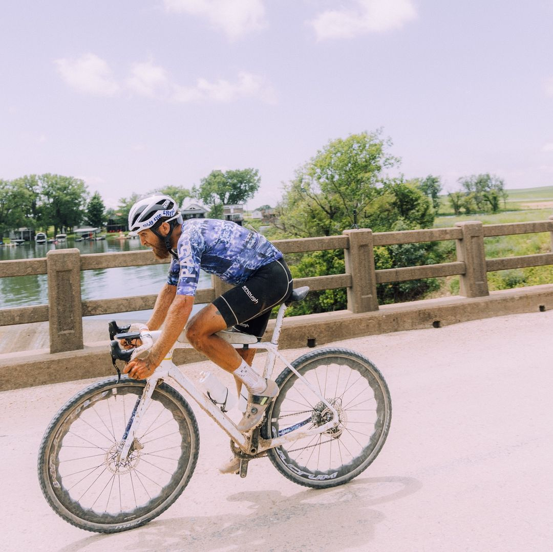 Mattia De Marchi sur Unbound Gravel avec des roues étranges