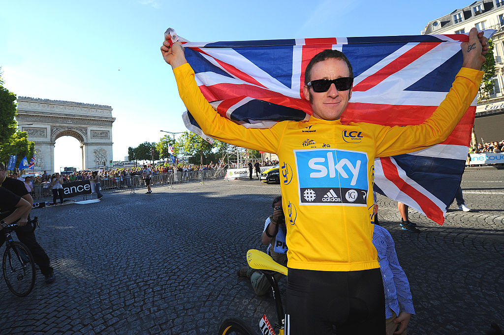 Bradley Wiggins (Team Sky) célèbre sa victoire au Tour de France 2012 à Paris