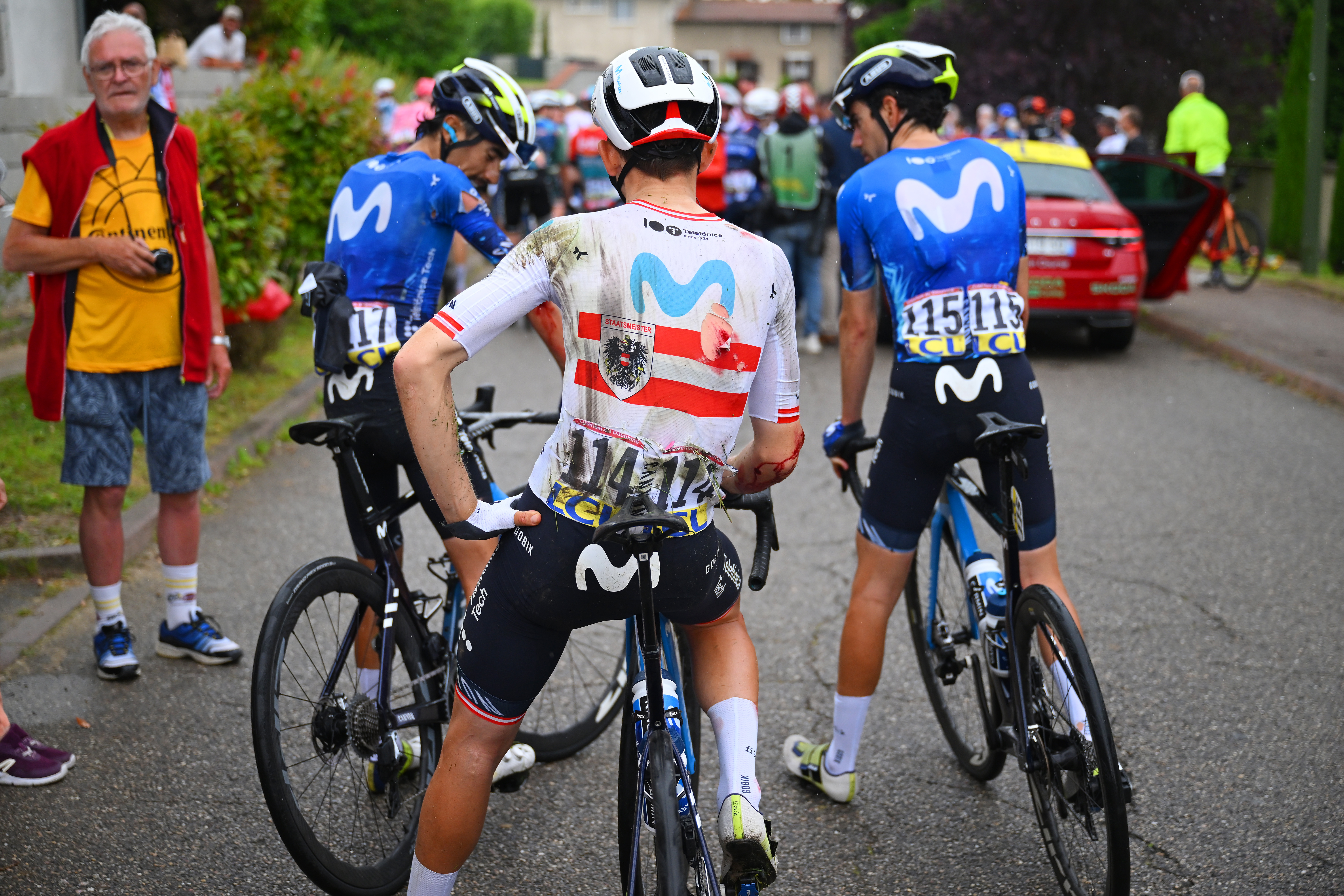 Gregor Muhlberger après sa chute dans la 5e étape du Dauphiné