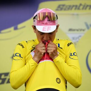 TORINO ITALY JULY 01 Richard Carapaz of Ecuador and Team EF Education EasyPost kisses the Yellow Leader Jersey at podium during the 111th Tour de France 2024 Stage 3 a 2308km stage from Piacenza to Torino UCIWT on July 01 2024 in Torino Italy Photo by Tim de WaeleGetty Images