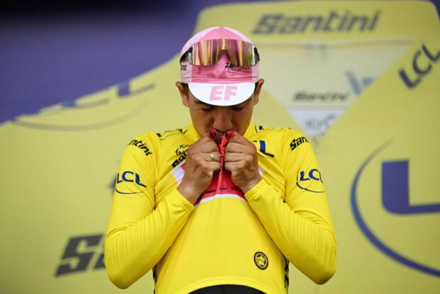 TORINO ITALY JULY 01 Richard Carapaz of Ecuador and Team EF Education EasyPost kisses the Yellow Leader Jersey at podium during the 111th Tour de France 2024 Stage 3 a 2308km stage from Piacenza to Torino UCIWT on July 01 2024 in Torino Italy Photo by Tim de WaeleGetty Images