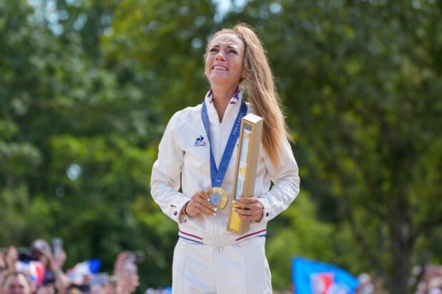 Pauline Ferrand-Prévot savoure enfin son or olympique avant de revenir à la course sur route en 2025