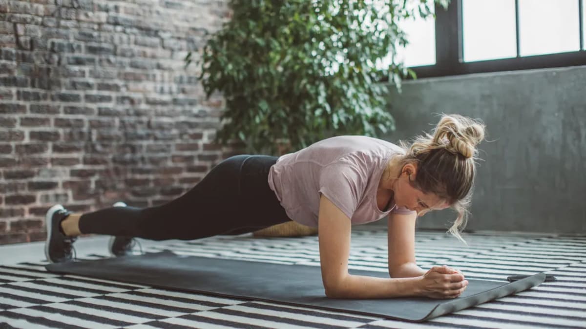 Six exercices au poids du corps pour un ventre de fer, d'après un expert !