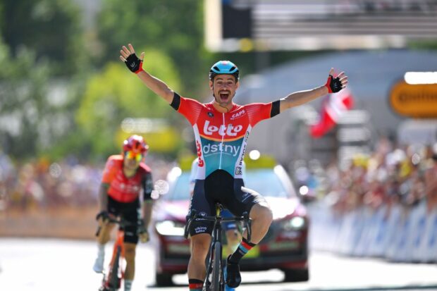 Tour de France : Victor Campenaerts s'impose après une échappée de trois coureurs