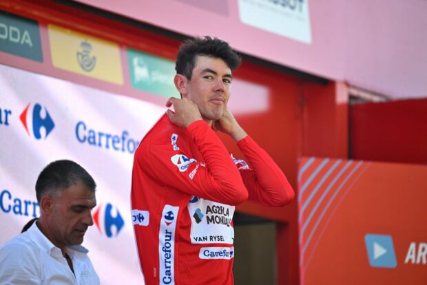 Ben O'Connor oppose une forte résistance dès le premier jour en tant que leader de la Vuelta a España