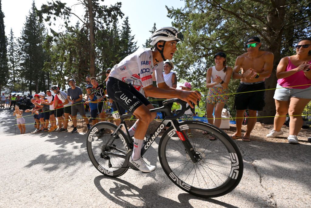 Isaac del Toro testé positif au COVID-19 à la Vuelta a España mais autorisé à courir