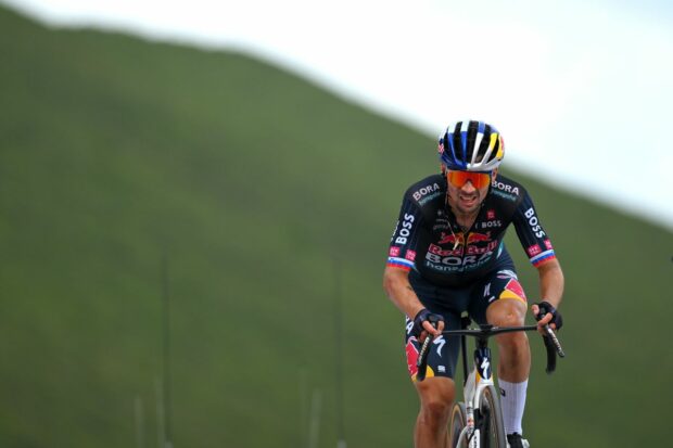 Roglič climbs to the top of Puerto de Ancares on stage 13 of the Vuelta a España