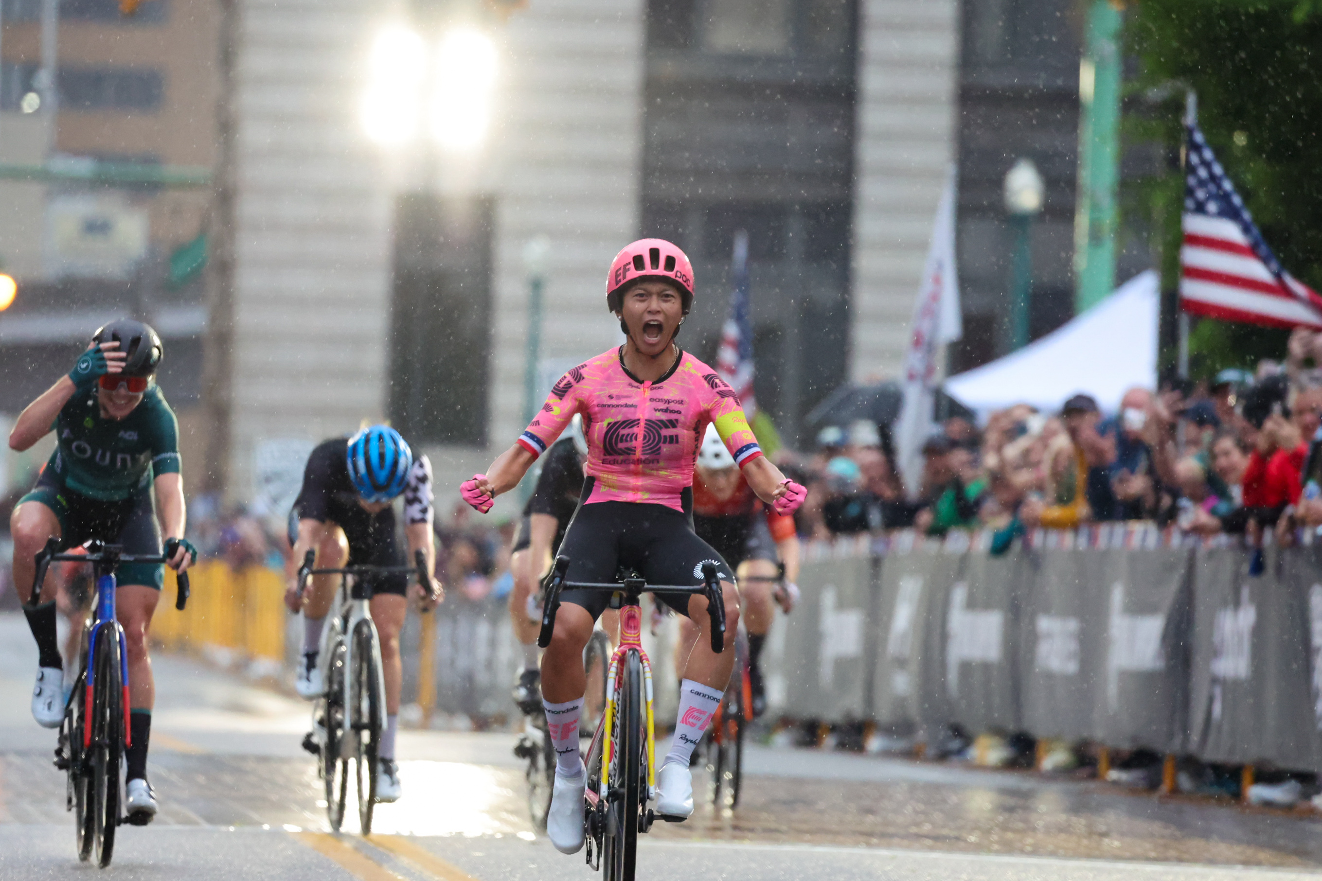 Coryn Labecki (EF Education-Cannondale) arrache la victoire dans le critérium élite féminin