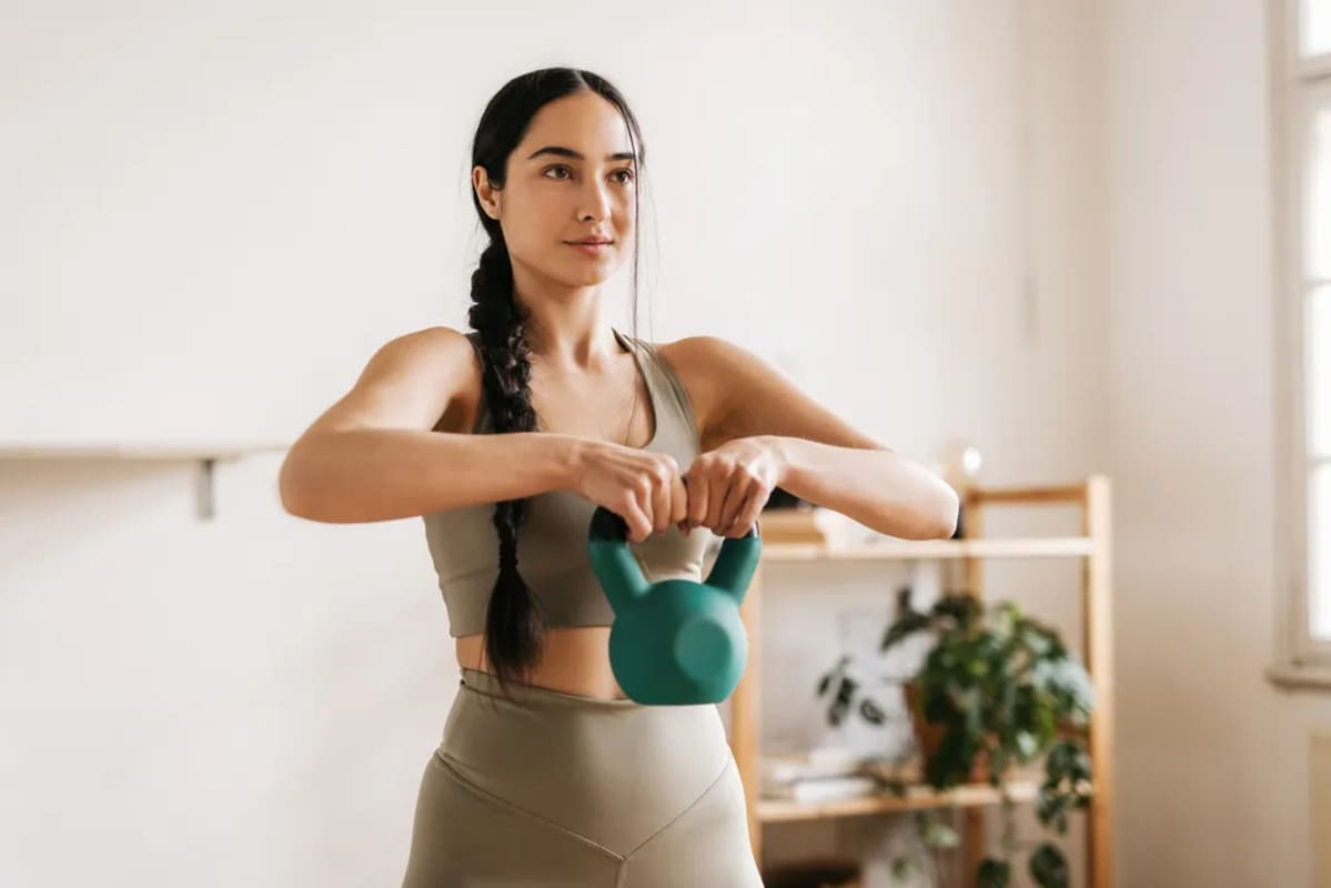 cinq exercices et deux kettlebells