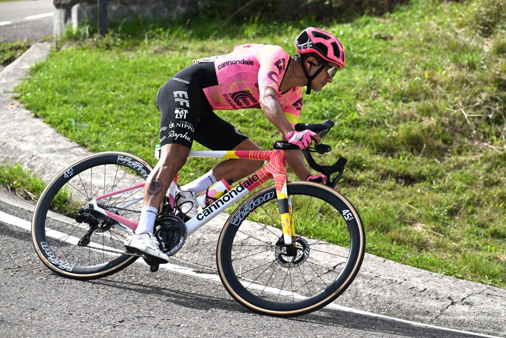 « Je crois que je suis de retour » – Richard Carapaz fête son retour au classement général à la Vuelta