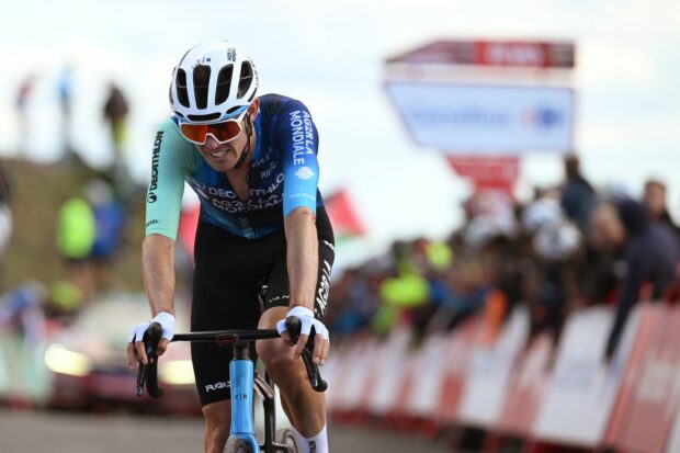 Ben O'Connor fights to hold onto second place overall at the Vuelta a España