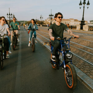 Pourquoi choisir un fatbike électrique pour vos aventures tout-terrain : confort, puissance et polyvalence