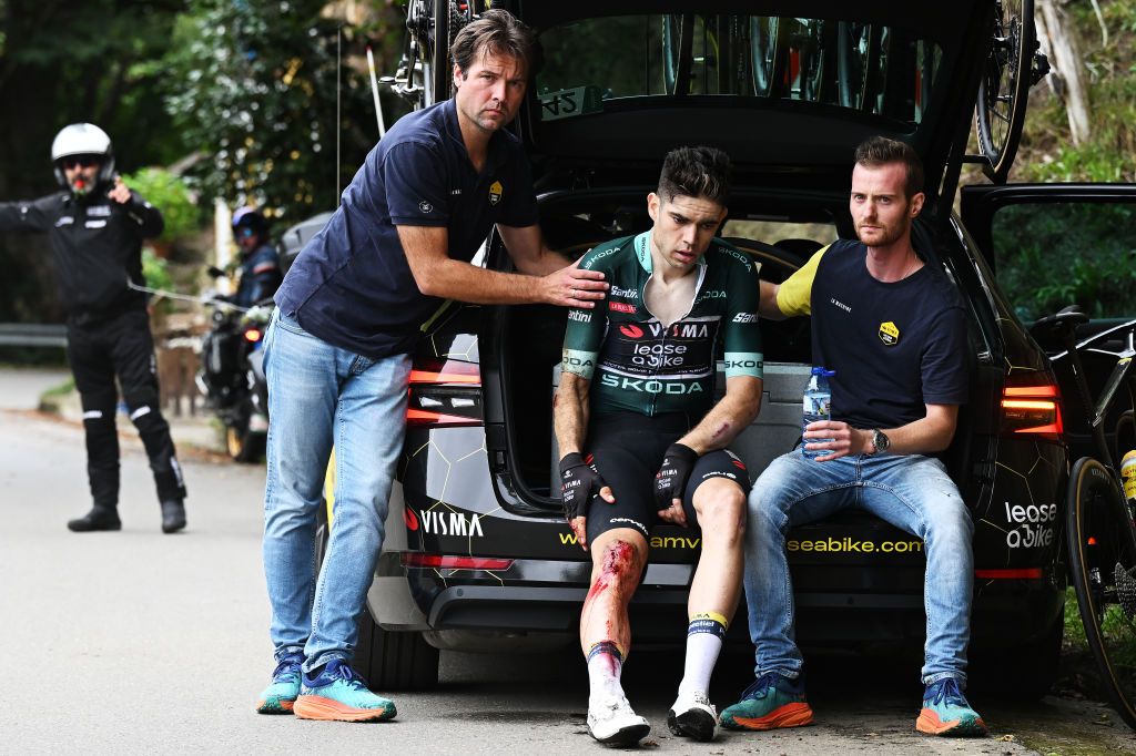 Wout Van Aert termine la saison 2024 après une grave blessure au genou sur la Vuelta d'Espagne