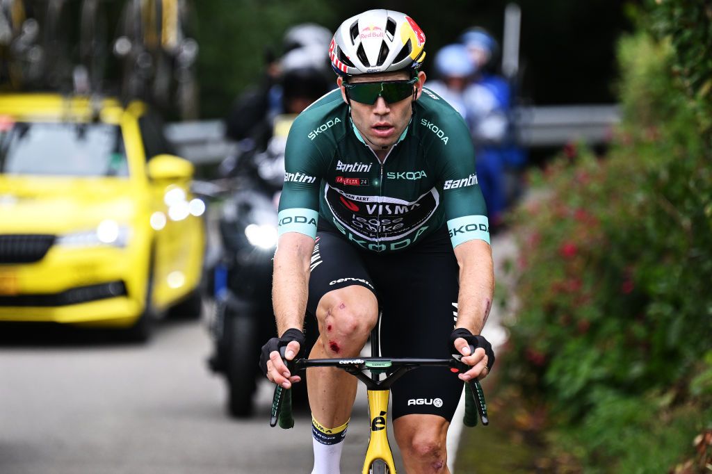 Wout van Aert s'écrase dans une descente mouillée et abandonne la Vuelta a España