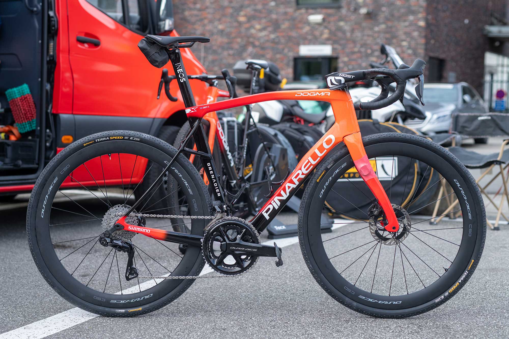 Le Dogme X de Pinarello de Connor Swift.