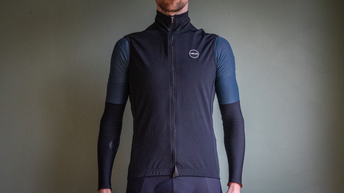 A man wearing the Nalini Reflex 3L vest