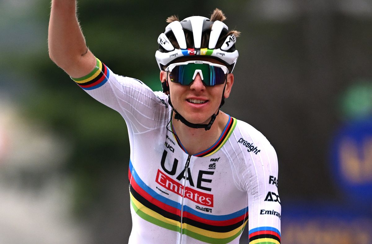 Tadej Pogačar won the 2024 Il Lombardia in the rainbow jersey