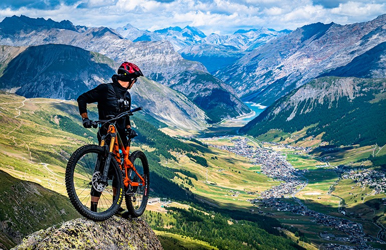 Pourquoi les sports de montagne sont parfaits pour allier aventure et bien-être